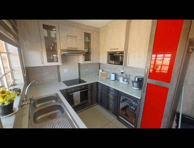 3 BEDROOM PROPERTY TO RENT IN MORELETAPARK